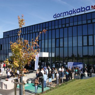 Dormakaba откри нов завод за решения за контрол на достъпа край София