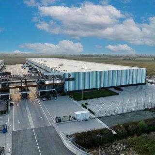 Компанията за препродажба на облекло Remix открива център за обработка и дистрибуция за 20 млн. лева край София