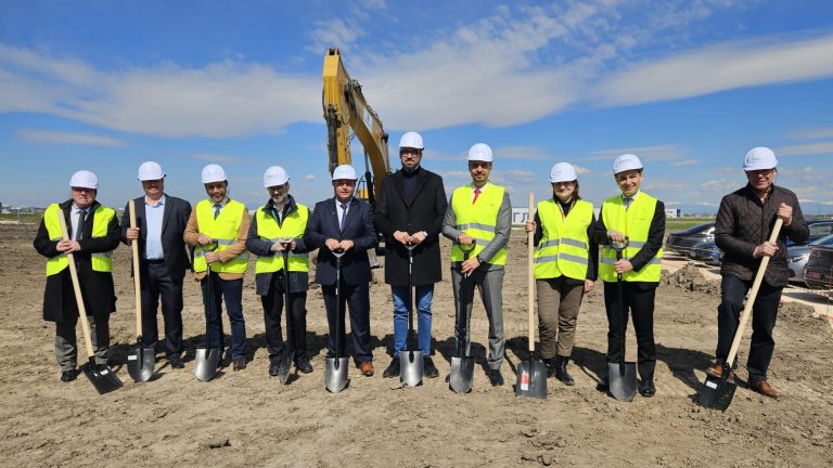 Schneider Electric направи първа копка на новия си завод край Пловдив