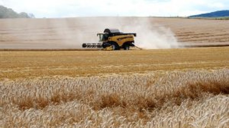 1065629_combine_harvester_by_the_work_1