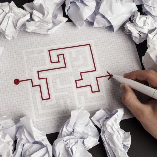 Близо две трети от служителите искат да останат на позициите си, ако компаниите инвестират в кариерното им развитие