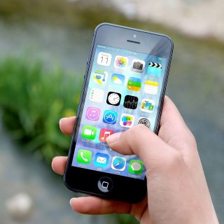 Потребителите използват и инсталират по-малко мобилни приложения