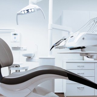 Румънски дистрибутор на стоматологични продукти купува най-големият зъболекарски дистрибутор в България Dentatechnica