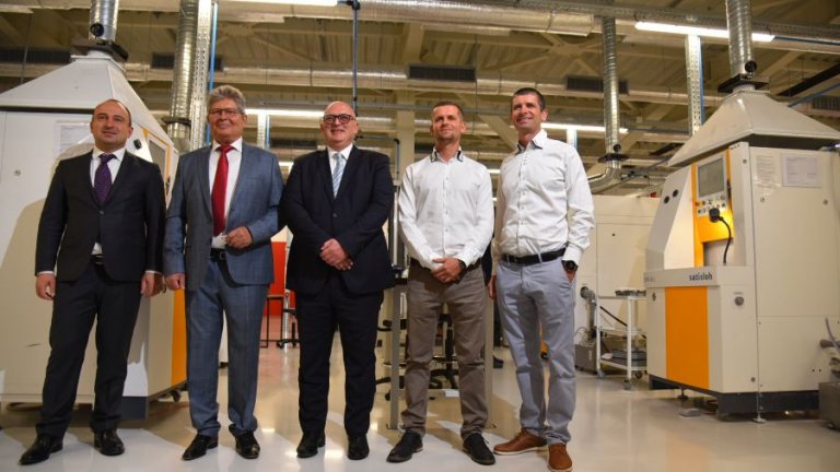 Българската компания за високоспециализирана оптична техника "Кимкооп" откри нова фабрика край Пловдив