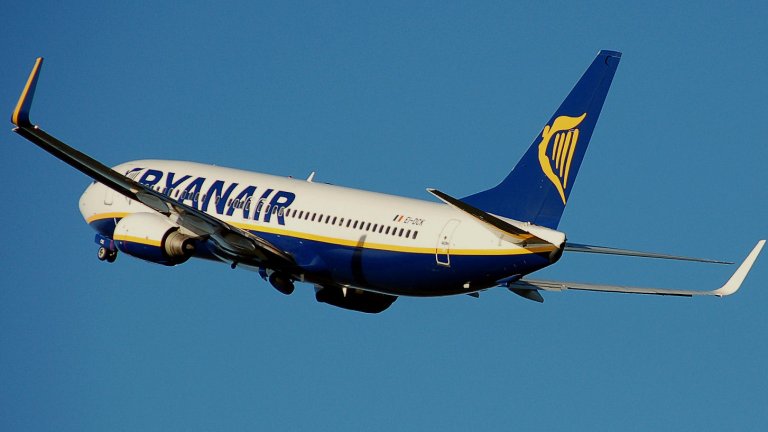 Ryanair.b737-800.aftertakeoff.arp_