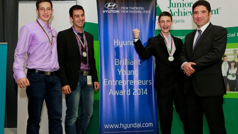 1-Free_team_building_2-300x87