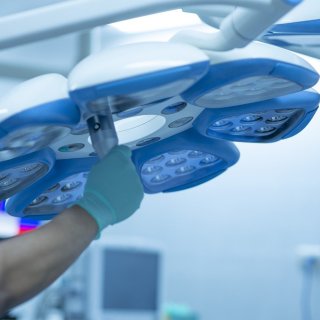 Заводът за роботизирана хирургична техника в Първомай получи сертификат за приоритетна инвестиция